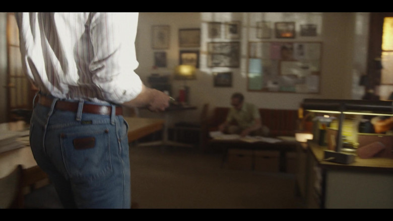 Wrangler Jeans in American Horror Story S11E02 Thank You For Your Service (2022)