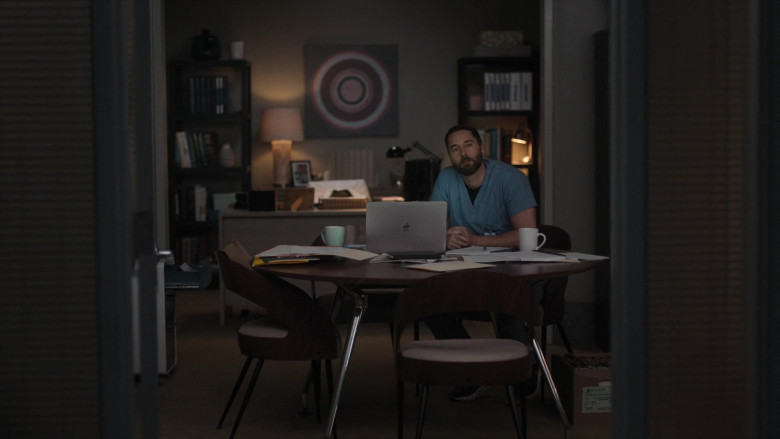 Apple MacBook Laptop Computers in New Amsterdam S05E08 All the World’s a Stage… (5)