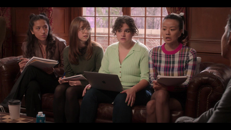 Apple MacBook Laptop Computers in The Sex Lives of College Girls S02E04 Will You Be My Girlfriend (2)