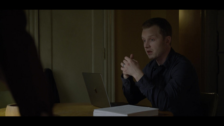 Apple MacBook Laptop Used by Noel Fisher as Zack Miller in The Calling S01E03 The Horror (2022)