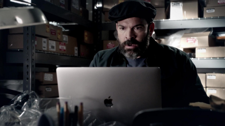 Apple MacBook Laptop in 9-1-1 S06E07 Cursed (2)