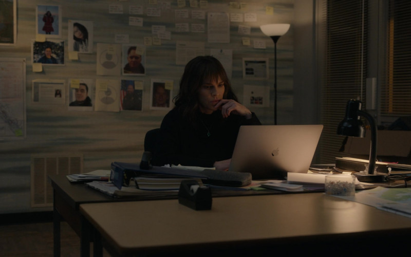 Apple MacBook Laptop in Alaska Daily S01E06 You Can’t Put a Price on a Life (1)