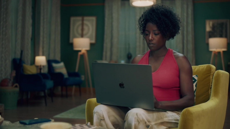 Apple MacBook Laptop in Queen Sugar S07E12 Be and Be Better (1)