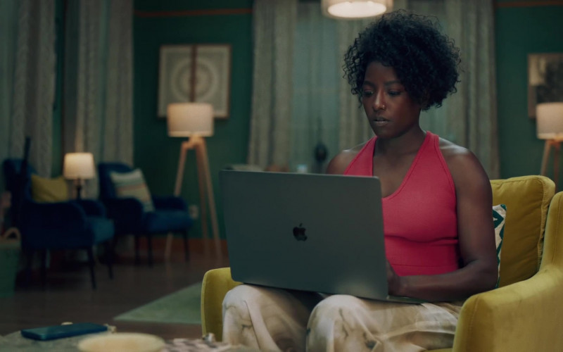 Apple MacBook Laptop in Queen Sugar S07E12 Be and Be Better (1)