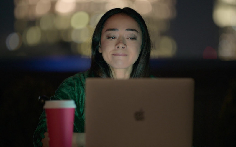 Apple MacBook Laptop of Aimee Garcia in Christmas with You (2022)