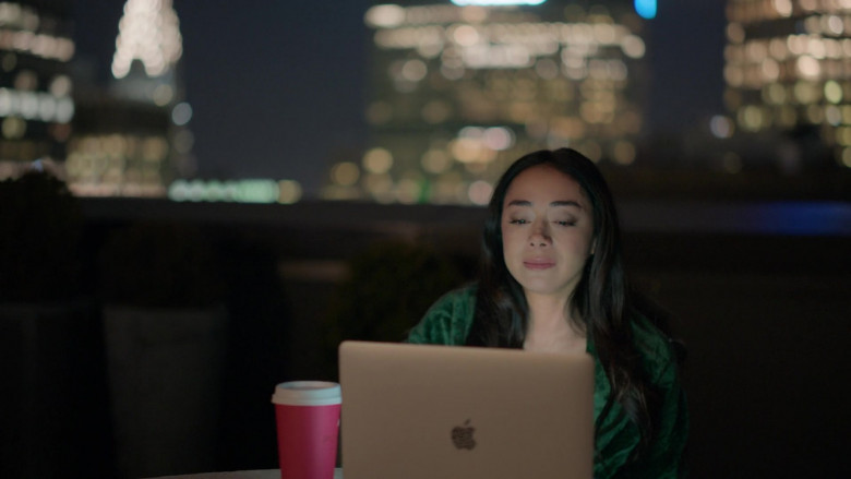 Apple MacBook Laptop of Aimee Garcia in Christmas with You (2)