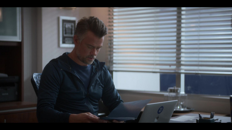 Apple MacBook Laptop of Josh Duhamel as Coach Cole in The Mighty Ducks Game Changers S02E08 Trade Rumors (2)