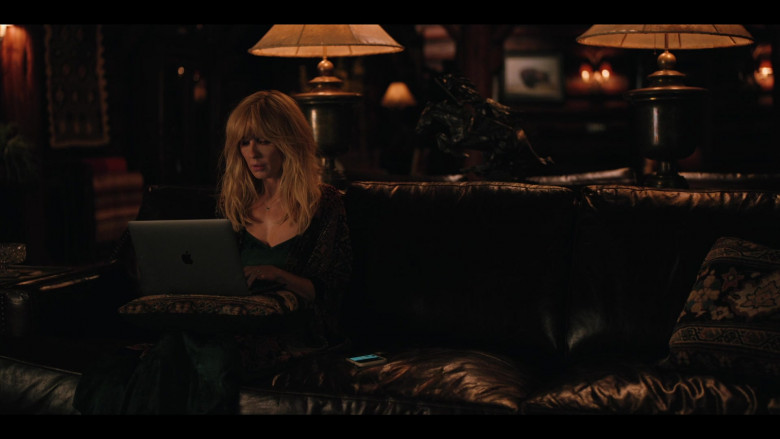 Apple MacBook Laptop of Kelly Reilly as Bethany Dutton in Yellowstone S05E04 Horses in Heaven (1)