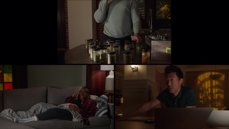 Apple MacBook Laptop of Kenneth Choi as Howard ‘Howie’ – ‘Chimney’ Han in 9-1-1 S06E09 Red Flag (2)