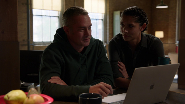 Apple MacBook Laptop of Taylor Kinney as Kelly Severide in Chicago Fire S11E08 A Beautiful Life (2)