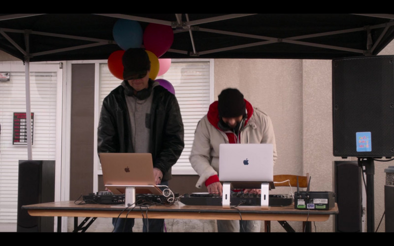 Apple MacBook Laptops in Blockbuster S01E01 Pilot (2022)