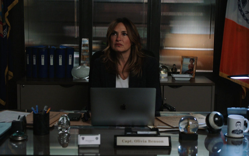 Apple MacBook Laptops in Law & Order Special Victims Unit S24E08 A Better Person (5)