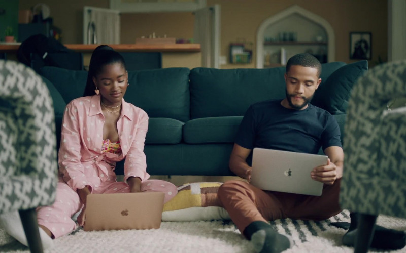 Apple MacBook Laptops in Queen Sugar S07E10 They Existed (4)