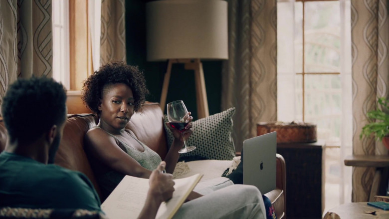 Apple MacBook Laptops in Queen Sugar S07E10 They Existed (6)