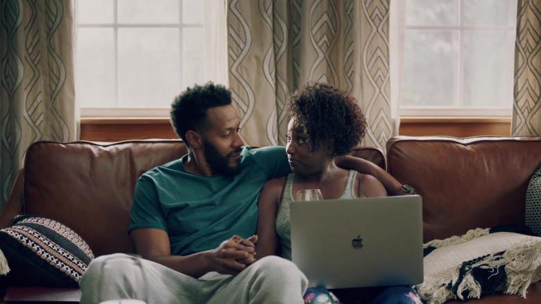 Apple MacBook Laptops in Queen Sugar S07E10 They Existed (7)