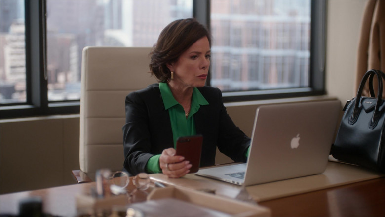 Apple MacBook Laptops in So Help Me Todd S01E07 Long Lost Lawrence (3)