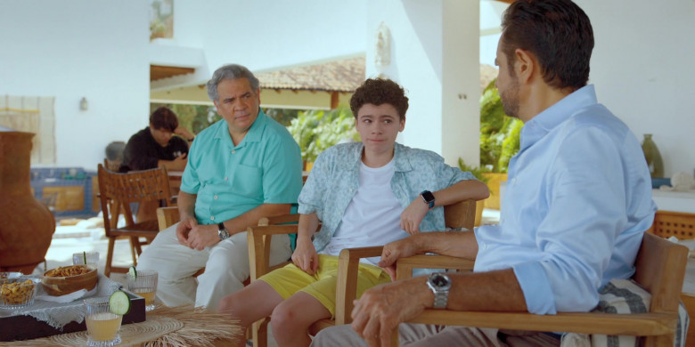 Apple Smartwatch in Acapulco S02E07 Always Something There to Remind Me (2022)