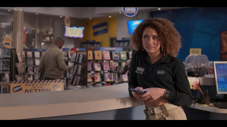 Apple Watch Worn by Kamaia Fairburn as Kayla Scott in Blockbuster S01E02 Blockbuster Daddy (2022)