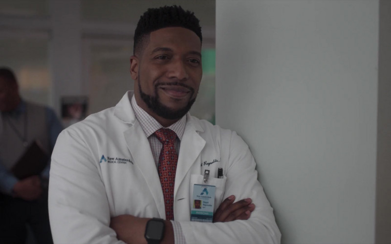 Apple Watch of Jocko Sims as Dr. Floyd Reynolds in New Amsterdam S05E08 All the World’s a Stage… (2022)