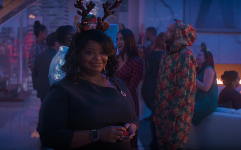 Apple Watch of Octavia Spencer as Kimberly in Spirited (2022)