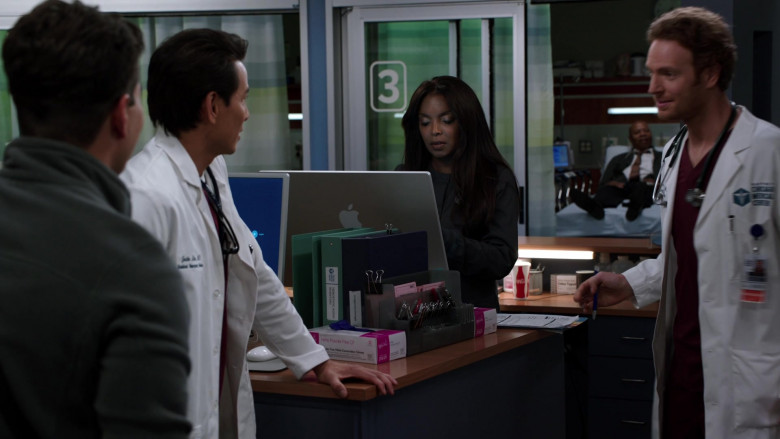 Apple iMac AIO Computers in Chicago Med S08E08 Everyone’s Fighting a Battle You Know Nothing About (1)