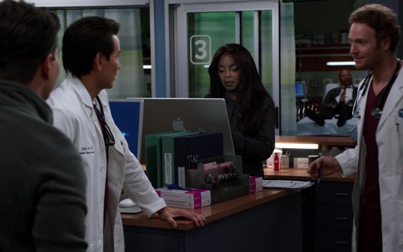 Apple iMac AIO Computers in Chicago Med S08E08 Everyone's Fighting a Battle You Know Nothing About (1)