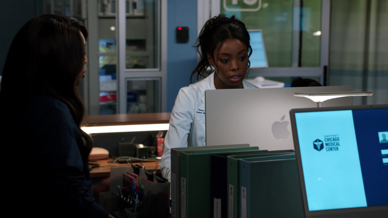 Apple iMac Computers in Chicago Med S08E06 Mama Said There Would Be Days Like This (3)