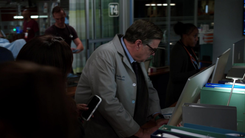 Apple iMac Computers in Chicago Med S08E07 The Clothes Make the Man… Or Do They (1)