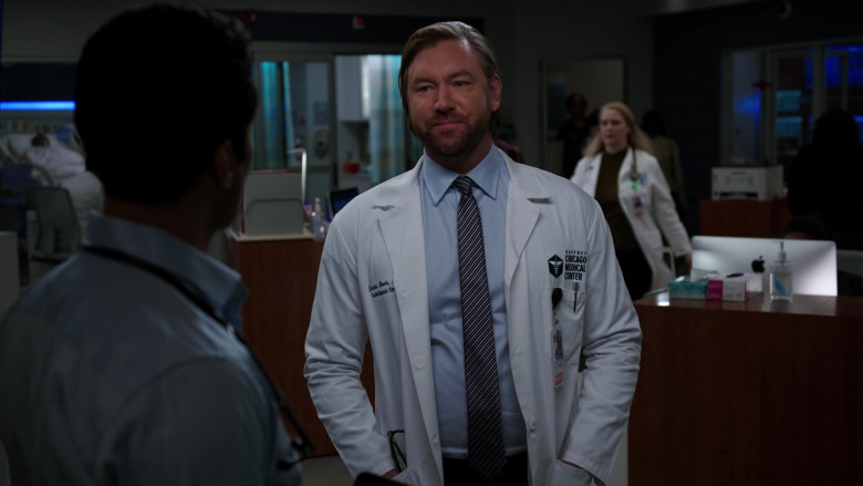 Apple iMac Computers in Chicago Med S08E07 The Clothes Make the Man… Or Do They (2)