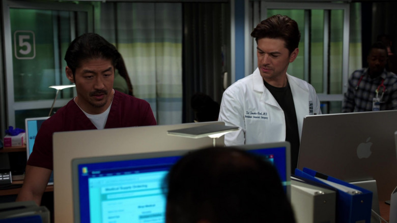 Apple iMac Computers in Chicago Med S08E07 The Clothes Make the Man… Or Do They (4)