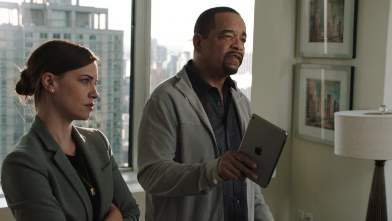Apple iPad Mini Tablet in Law & Order Special Victims Unit S24E06 Controlled Burn (2022)