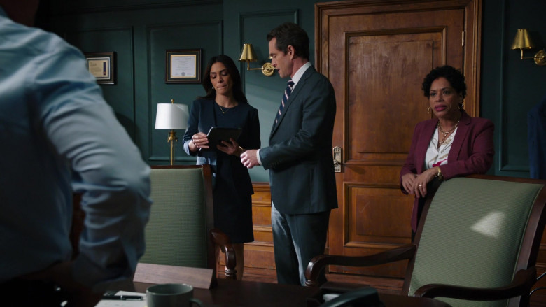Apple iPad Tablet in Law & Order S22E06 Vicious Cycle (2022)