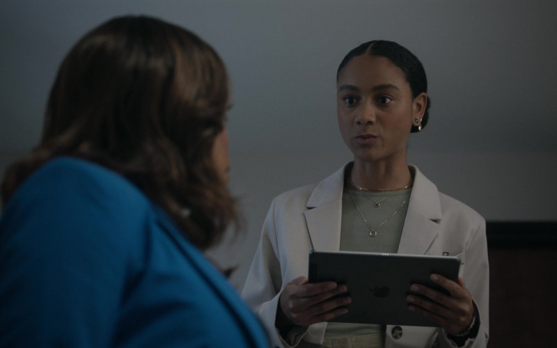 Apple iPad Tablet in The Rookie Feds S01E09 Flashback (1)