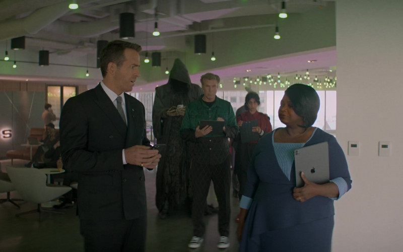 Apple iPad Tablet of Octavia Spencer as Kimberly in Spirited (1)