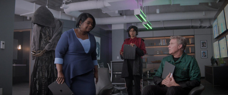 Apple iPad Tablet of Octavia Spencer as Kimberly in Spirited (2)