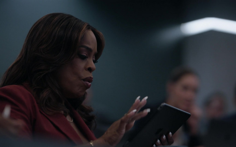 Apple iPad Tablets in The Rookie Feds S01E07 Countdown (2)