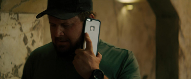 Apple iPhone Smartphone in SEAL Team S06E09 Damage Assessment (2022)