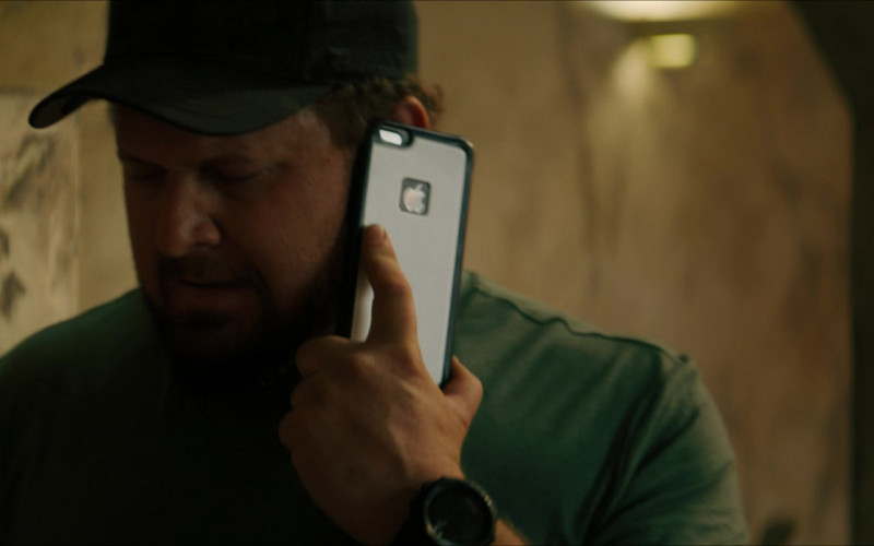 Apple iPhone Smartphone in SEAL Team S06E09 Damage Assessment (2022)