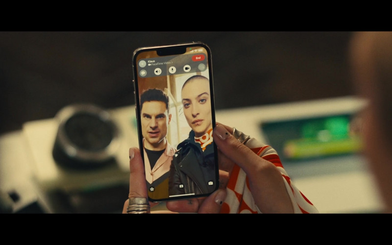 Apple iPhone and FaceTime App Used by Flula Borg as Pieter Krämer & Lera Abova as DJ Das Boot