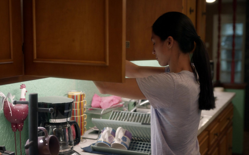 BLACK+DECKER Coffee Maker in The Cleaning Lady S02E08 Spousal Privilege (2022)