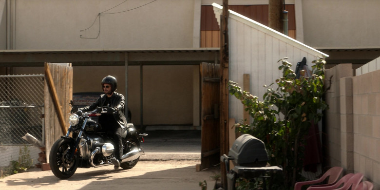 BMW R 18 Cruiser Motorcycle in The Cleaning Lady S02E08 Spousal Privilege (4)