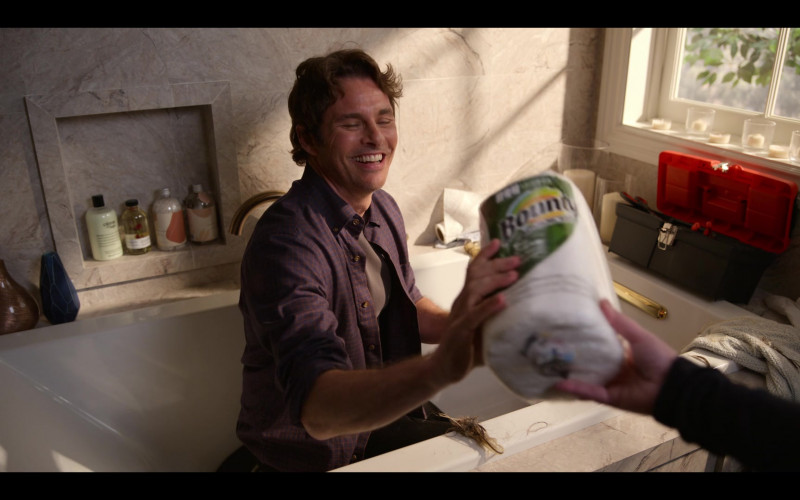 Bounty Paper Towels in Dead to Me S03E05 We Didn't Think This Through (1)