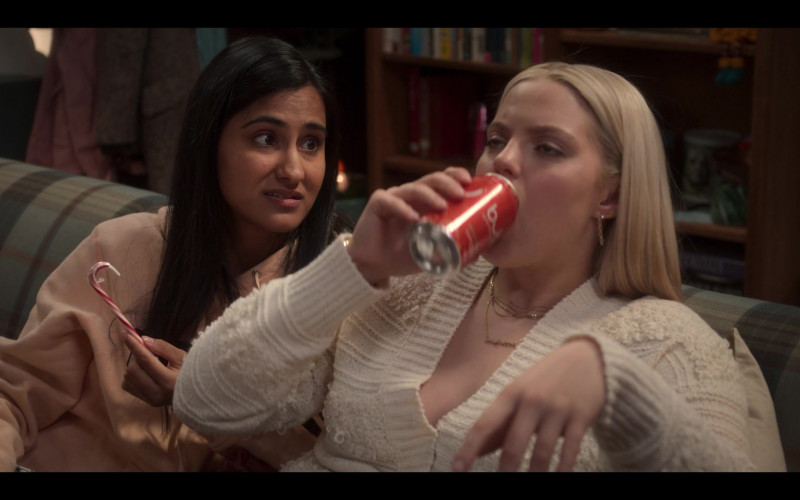 Bubly Sparkling Water in The Sex Lives of College Girls S02E04 Will You Be My Girlfriend (2)