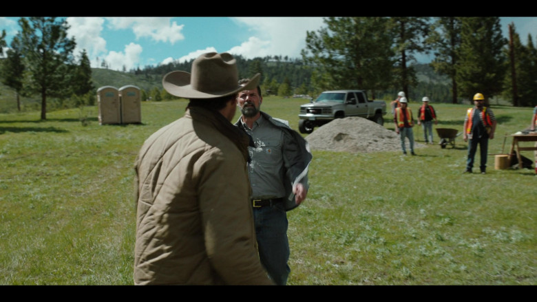 Carhartt Men's Shirt in Yellowstone S05E02 The Sting of Wisdom (2022)