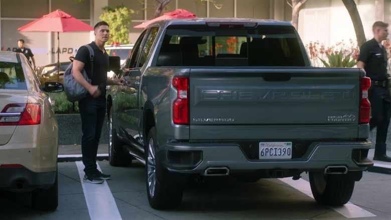 Chevrolet Silverado 1500 High Country Car in The Rookie S05E06 The Reckoning (2022)