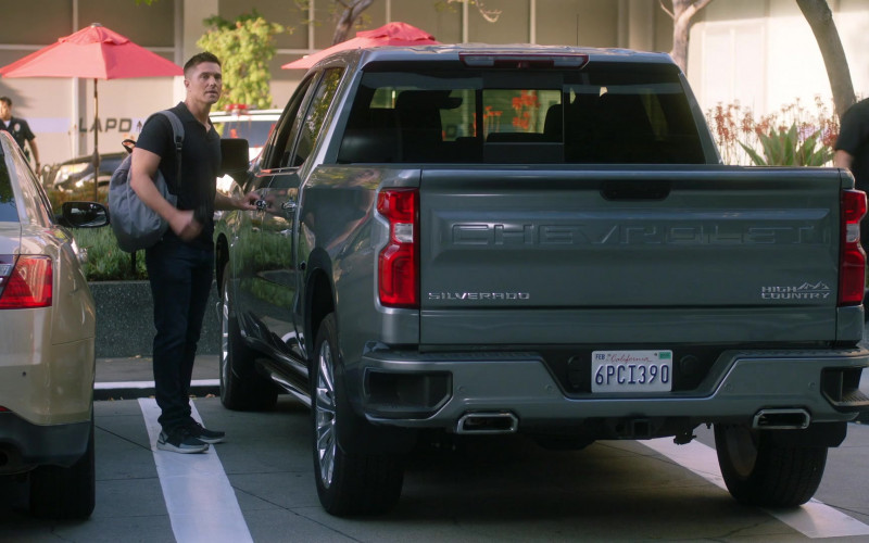 Chevrolet Silverado 1500 High Country Car in The Rookie S05E06 The Reckoning (2022)