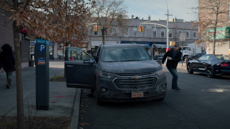 Chevrolet Traverse SUV in Manifest S04E02 All-Call (2022)
