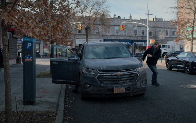 Chevrolet Traverse SUV in Manifest S04E02 "All-Call" (2022)