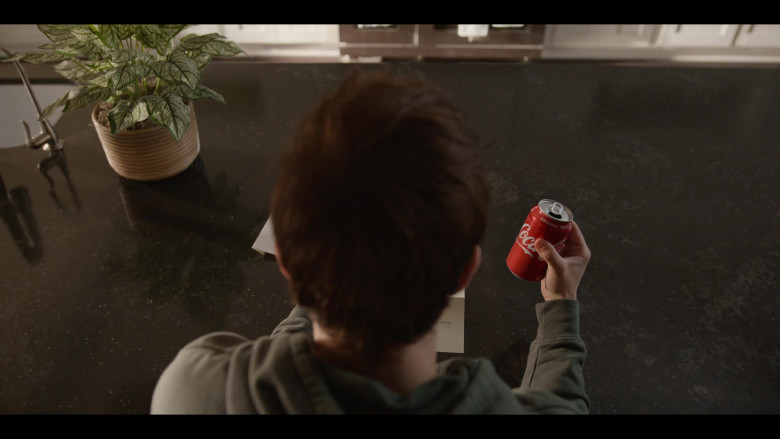 Coca-Cola Soda Can of Sam McCarthy as Charlie Harding in Dead to Me S03E01 We've Been Here Before (1)