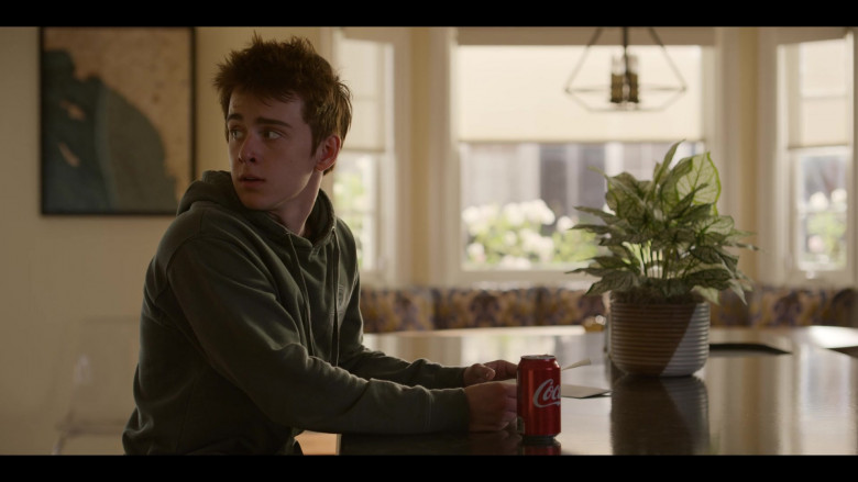 Coca-Cola Soda Can of Sam McCarthy as Charlie Harding in Dead to Me S03E01 We've Been Here Before (3)